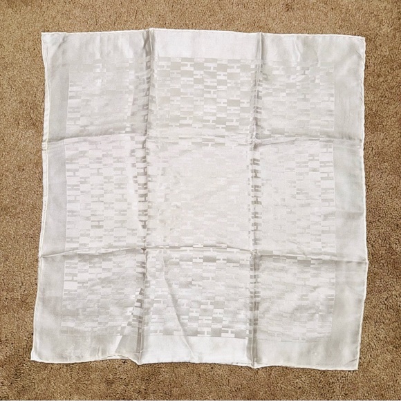 Hermès AUTHENTIC Vintage White H Classic Logo Petit Carré Small Scarf 100% Silk - Picture 3 of 16